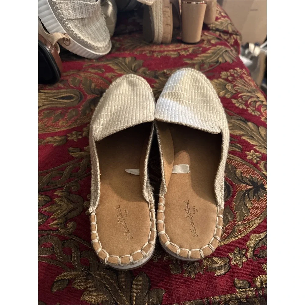 Universal Thread Women's Shoes Woven Flats Slip On Mule Pointed Toe Size 10